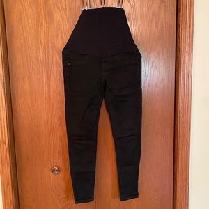 A Glow maternity jegging. 2.